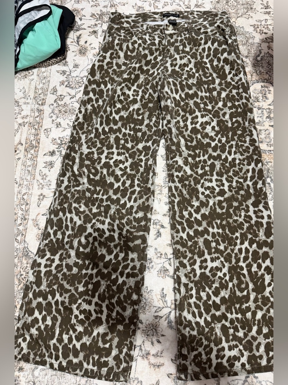 Women’s Leopard wide legged pants